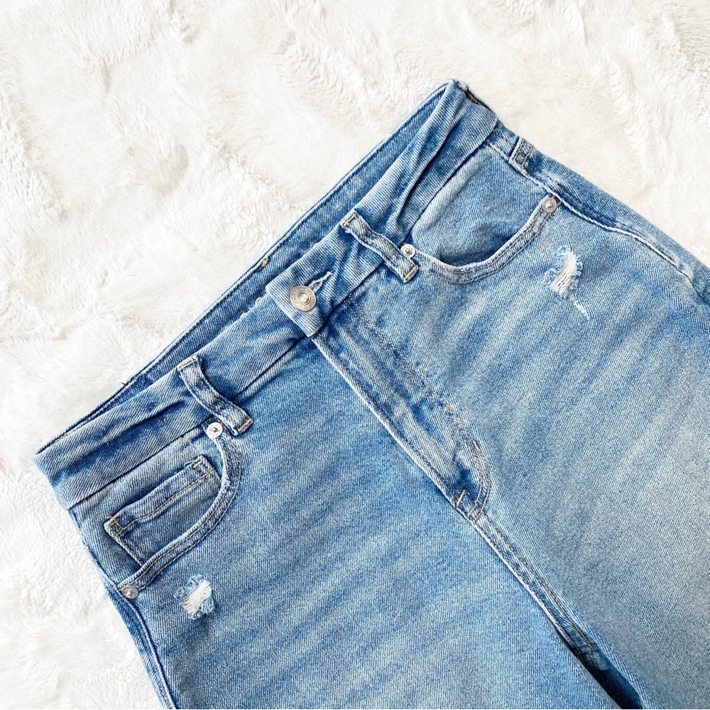 american eagle β’ curvy ripped mom jeans | 4 - Picture 3 of 13